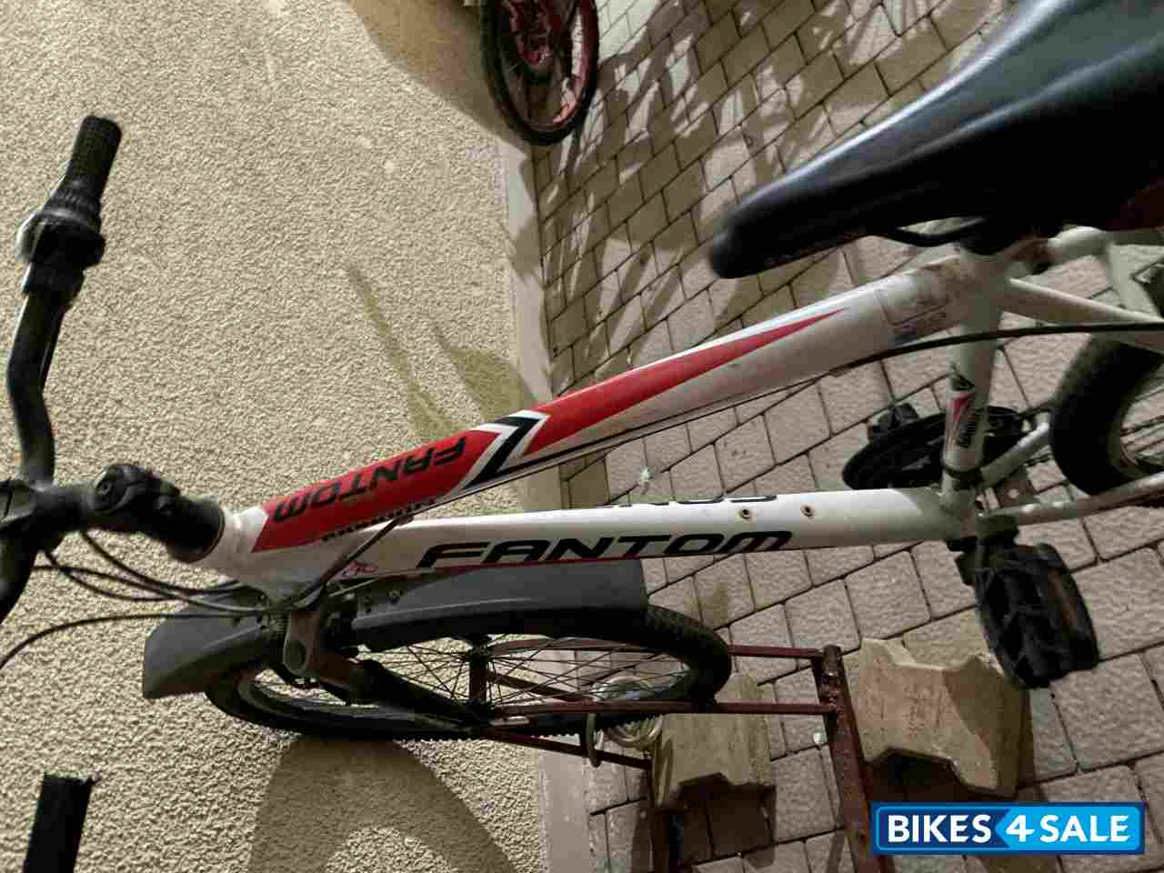 White And Red Bicycle Fantom Typhoon