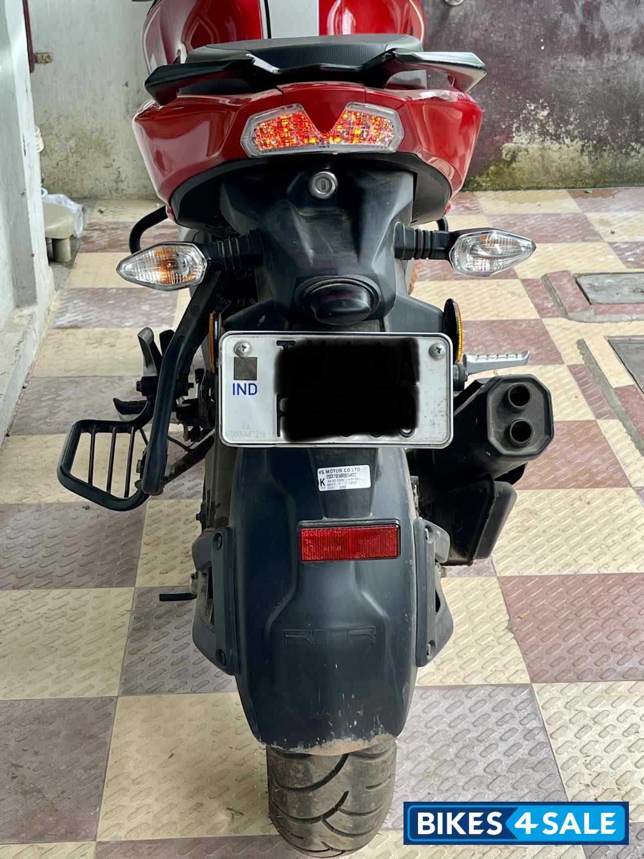 Red TVS Apache RTR 160 4V BS6