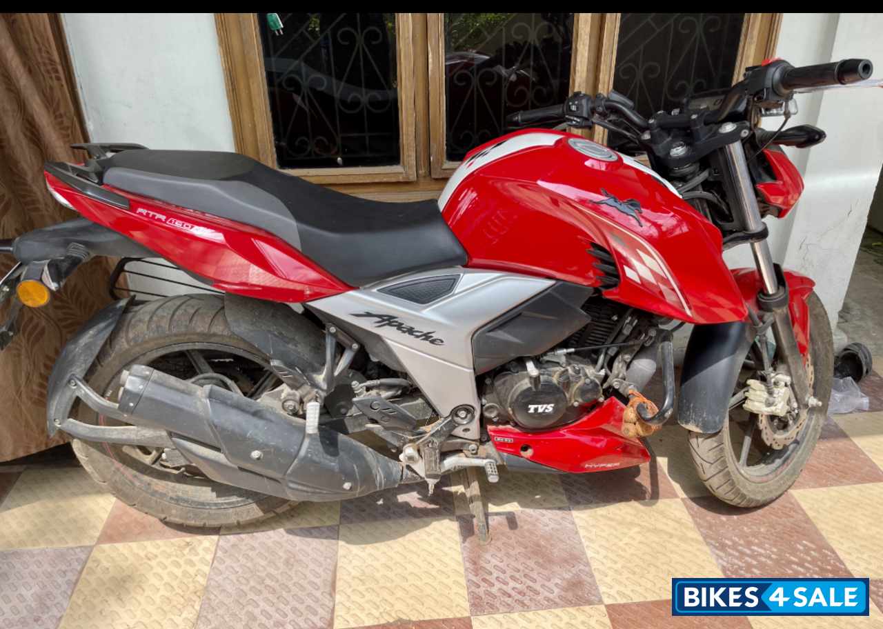 Red TVS Apache RTR 160 4V BS6