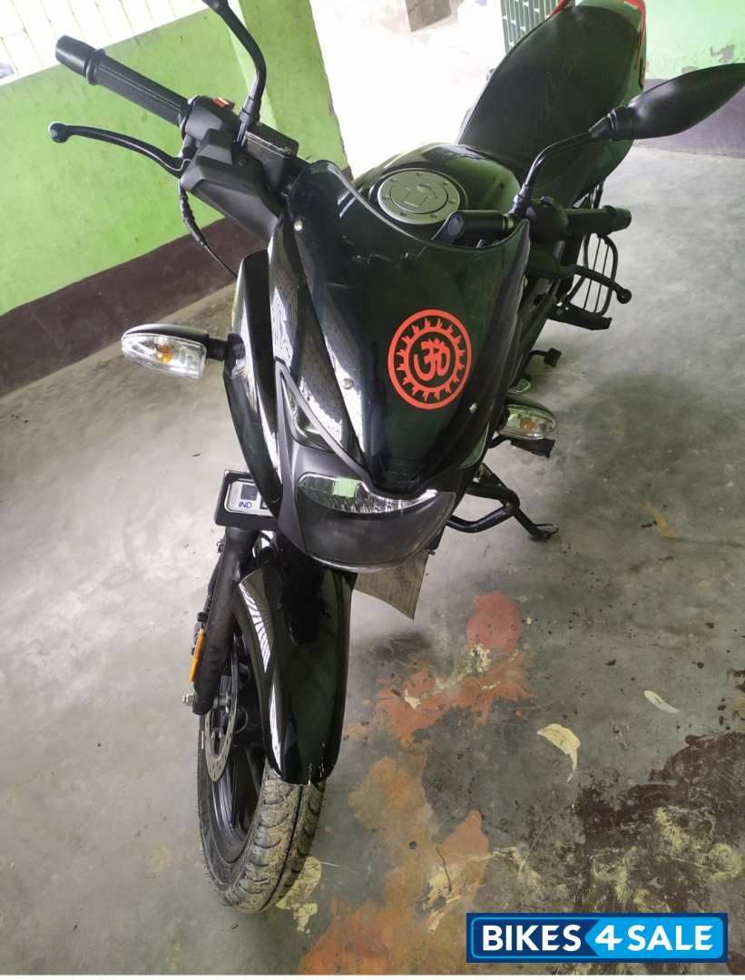 Black Bajaj Pulsar 125 Neon BS6