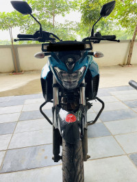 Blue Yamaha FZS 25