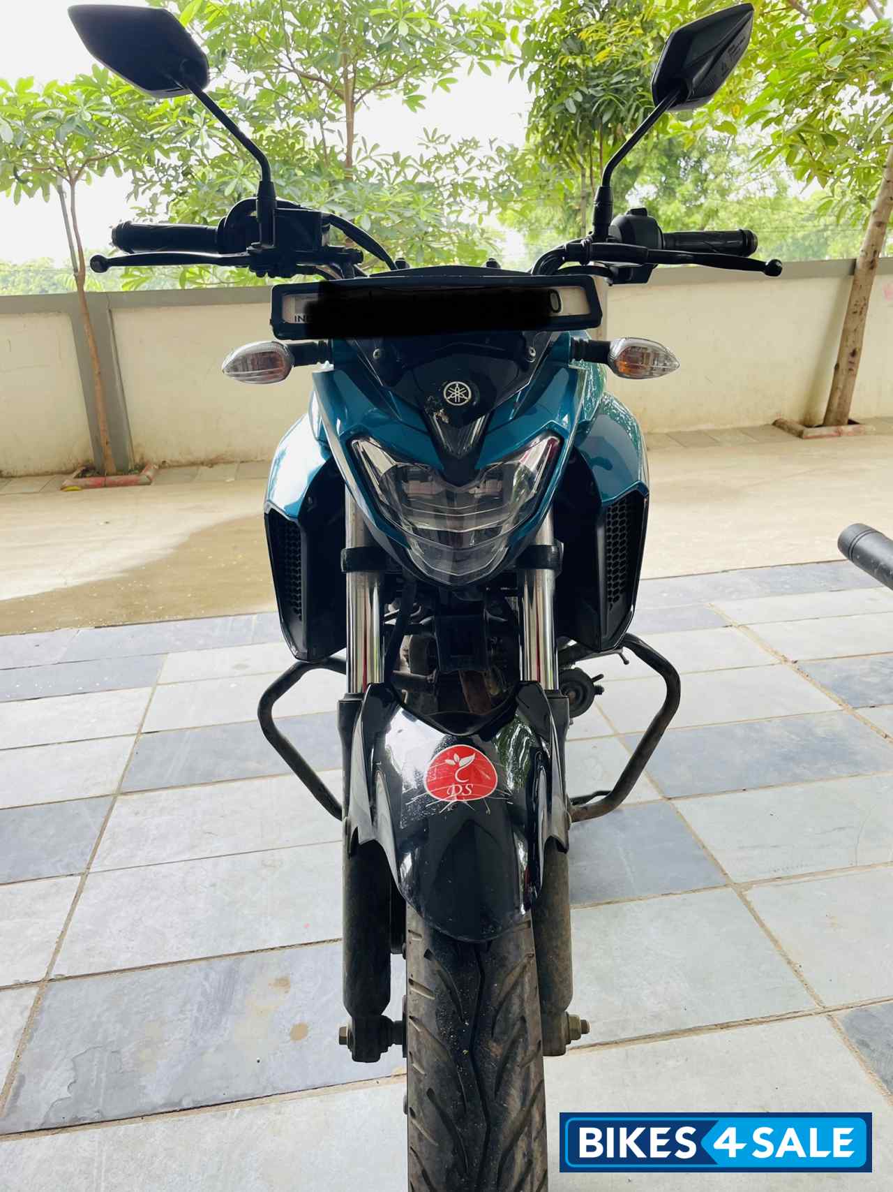 Blue Yamaha FZS 25