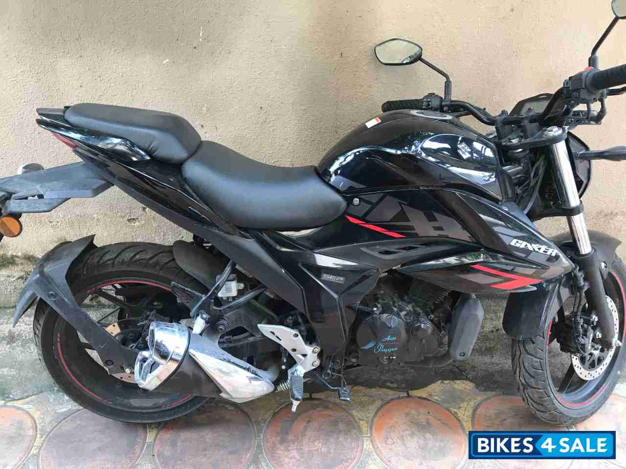 Black Suzuki Gixxer BS6