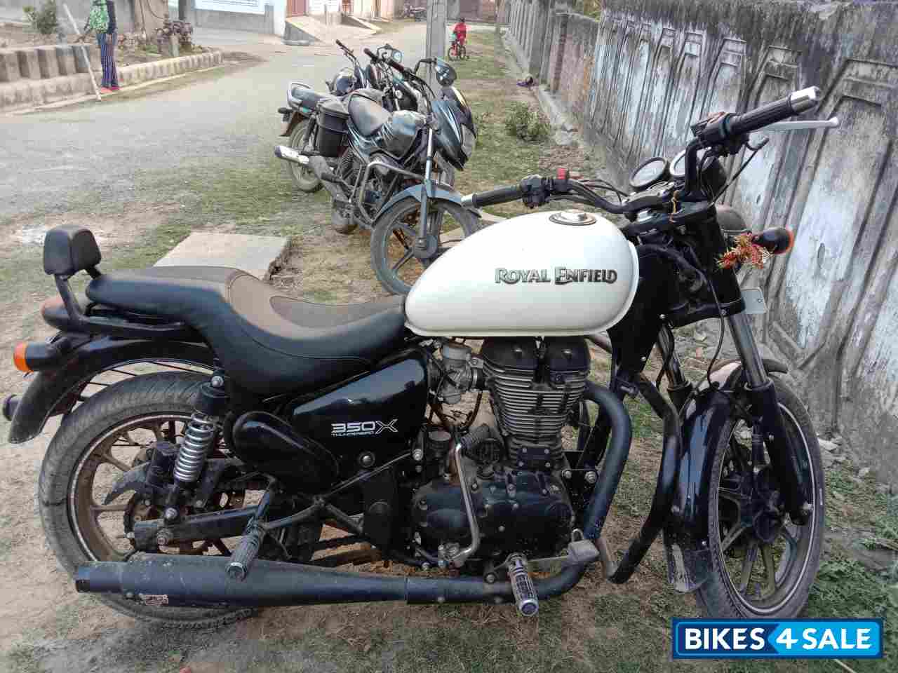 White Royal Enfield Thunderbird X 350