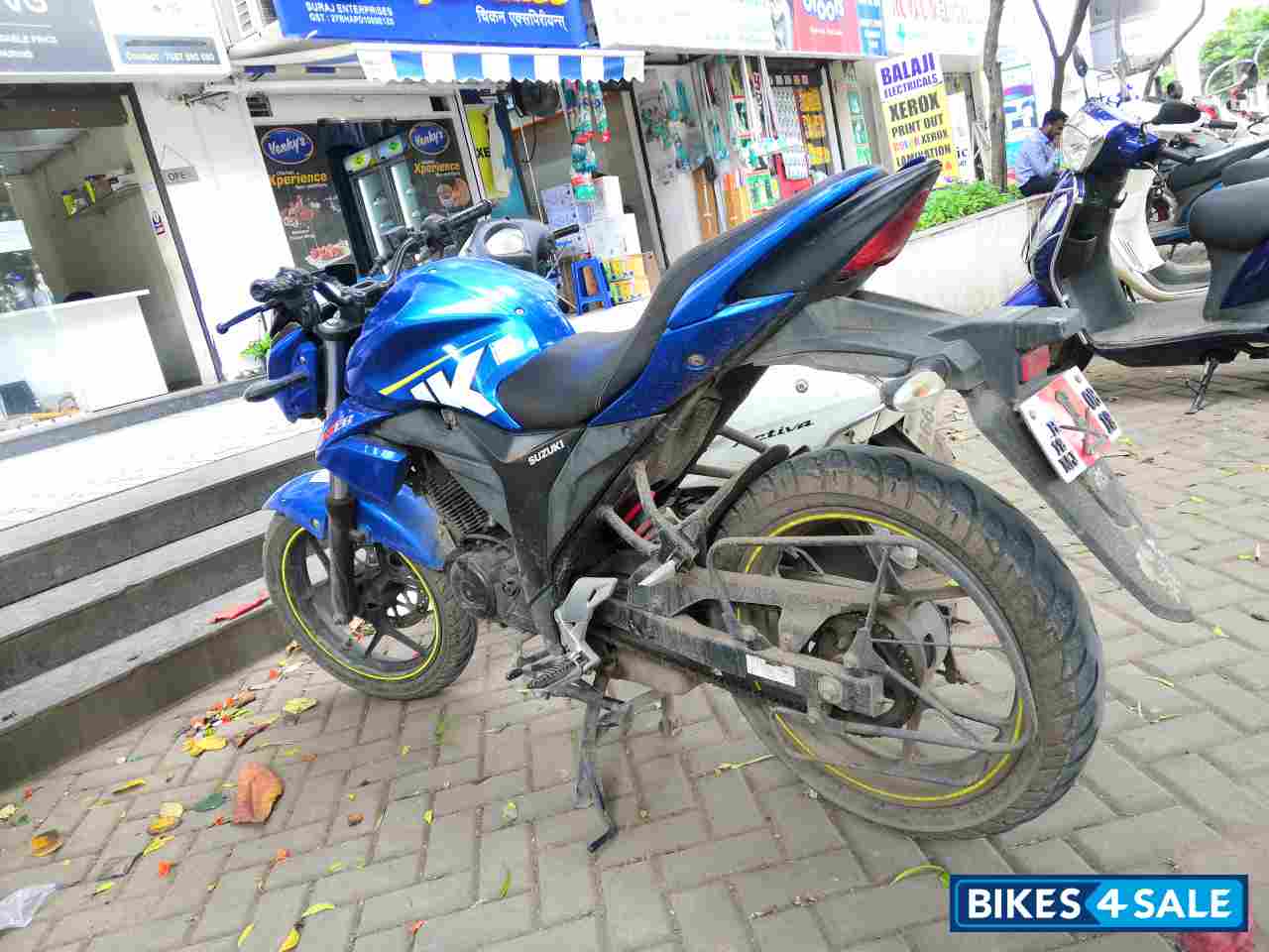Metallic Blue Suzuki Gixxer 150
