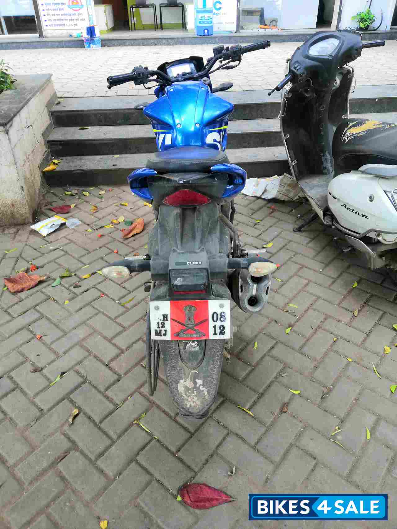 Metallic Blue Suzuki Gixxer 150