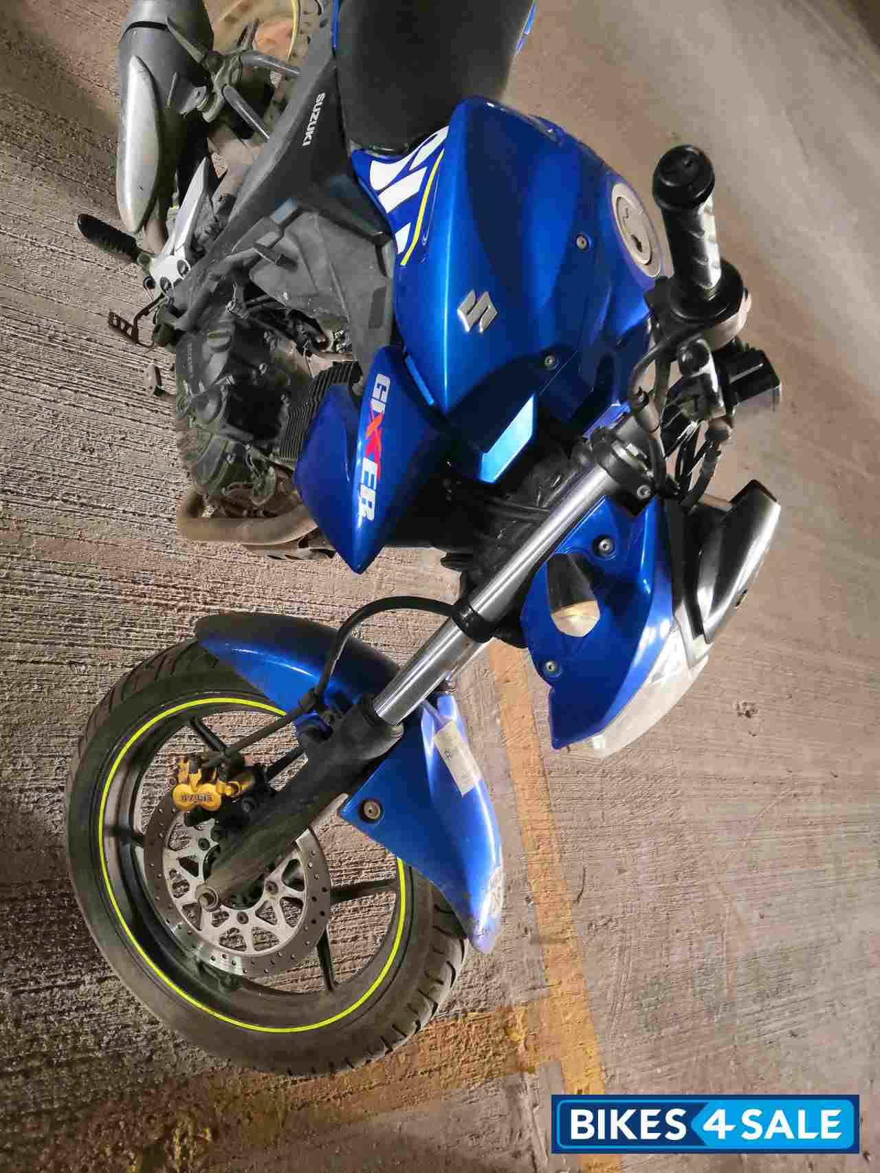 Metallic Blue Suzuki Gixxer 150