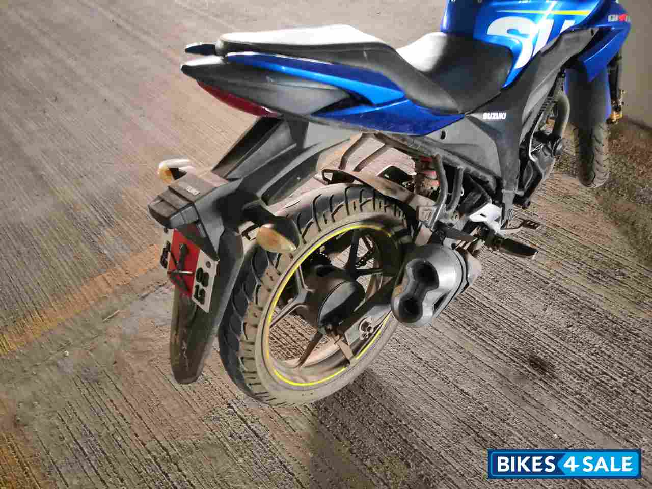 Metallic Blue Suzuki Gixxer 150