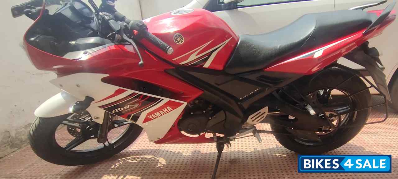 Red Yamaha YZF R15