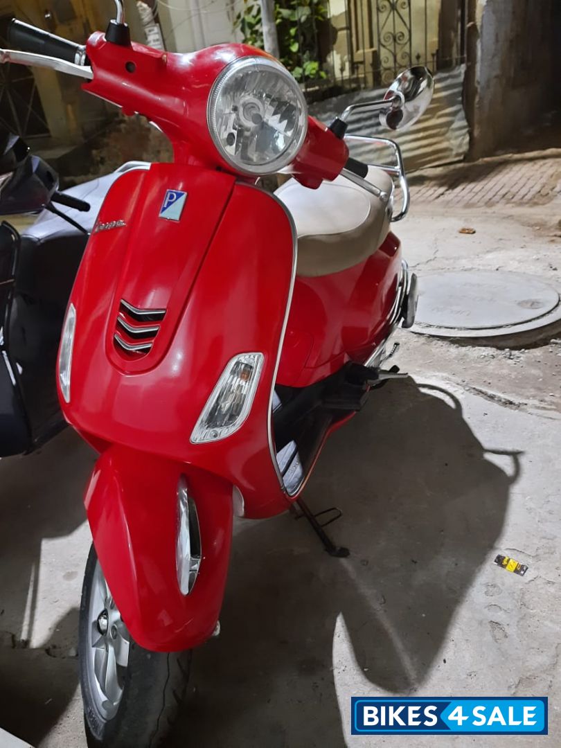 Red Vespa VXL 125