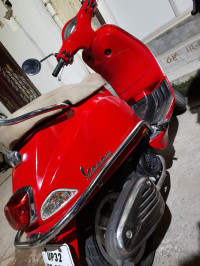 Red Vespa VXL 125