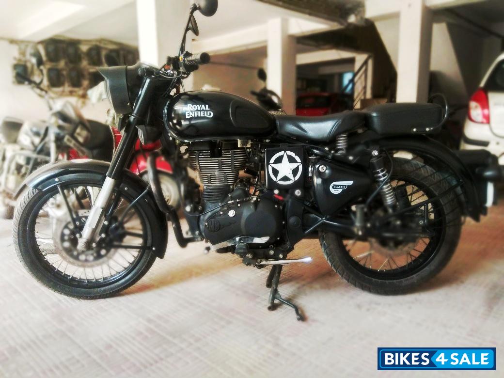Royal Enfield Classic Stealth Black
