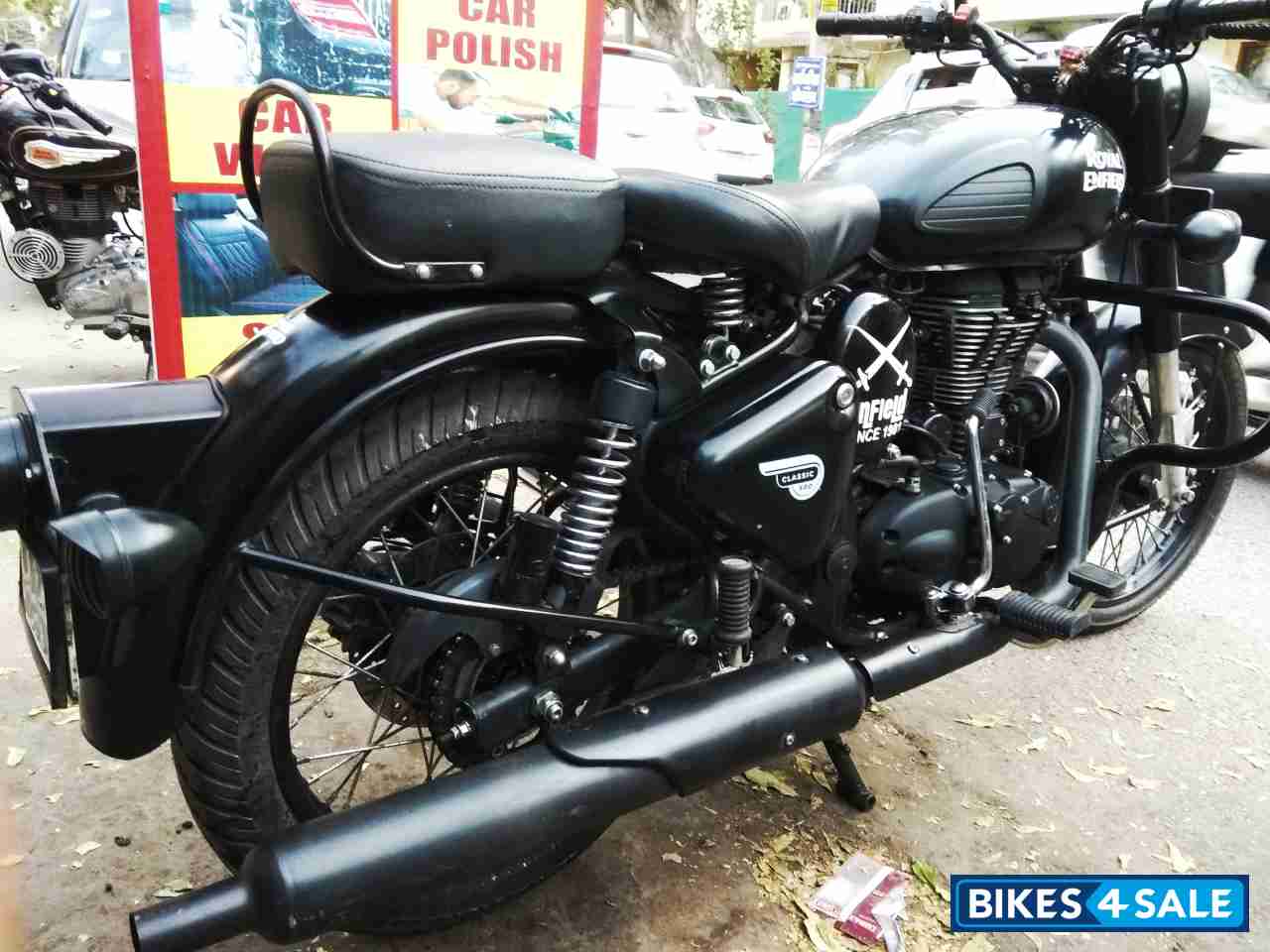 Royal Enfield Classic Stealth Black