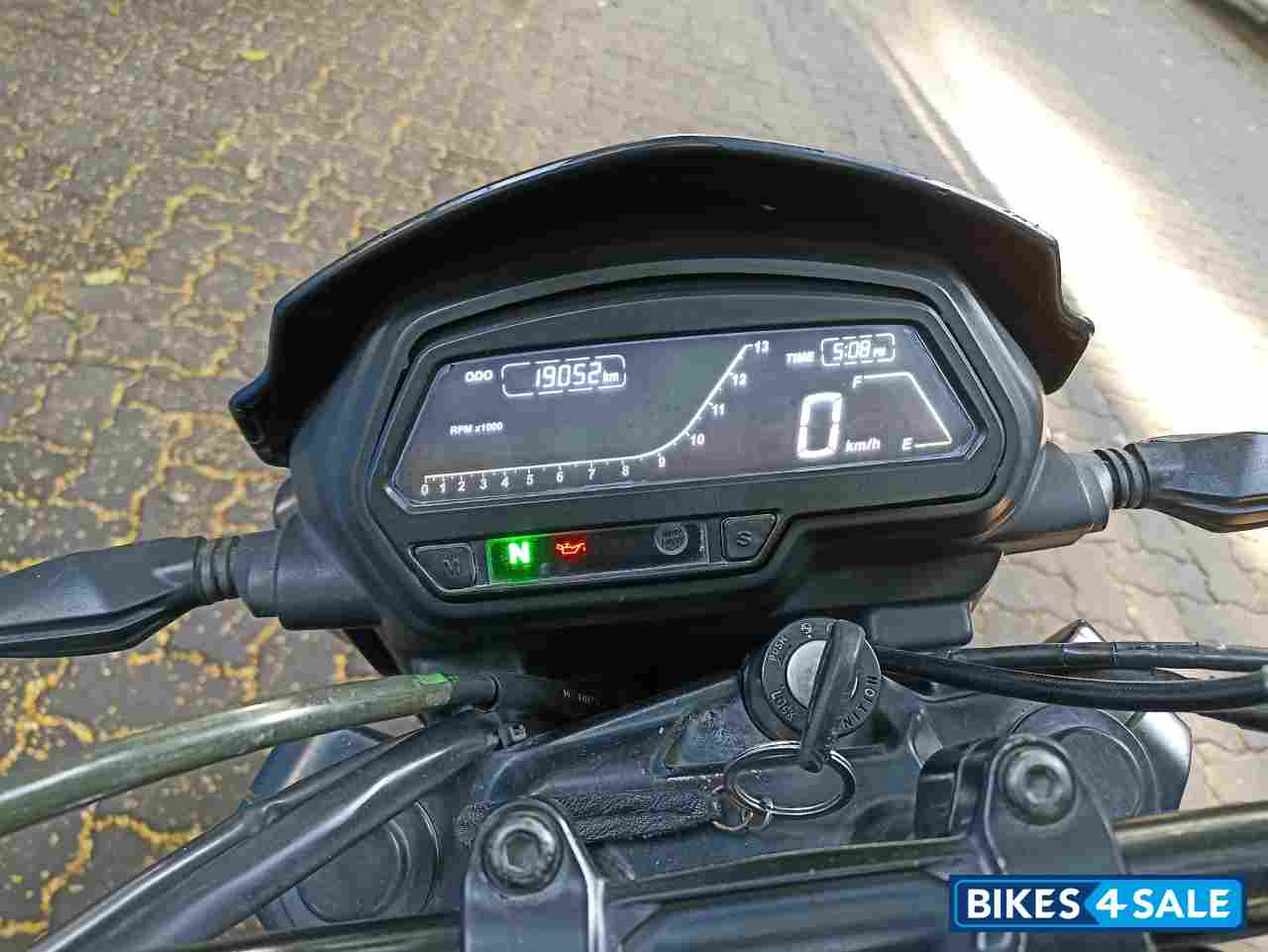 Rock Matte Black Bajaj Dominar 400 Disc