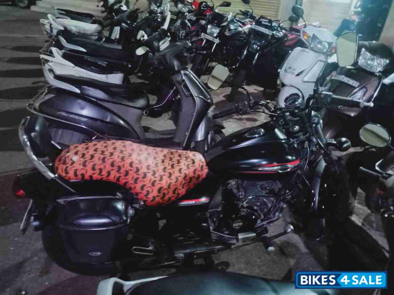 Black Bajaj Avenger Street 220