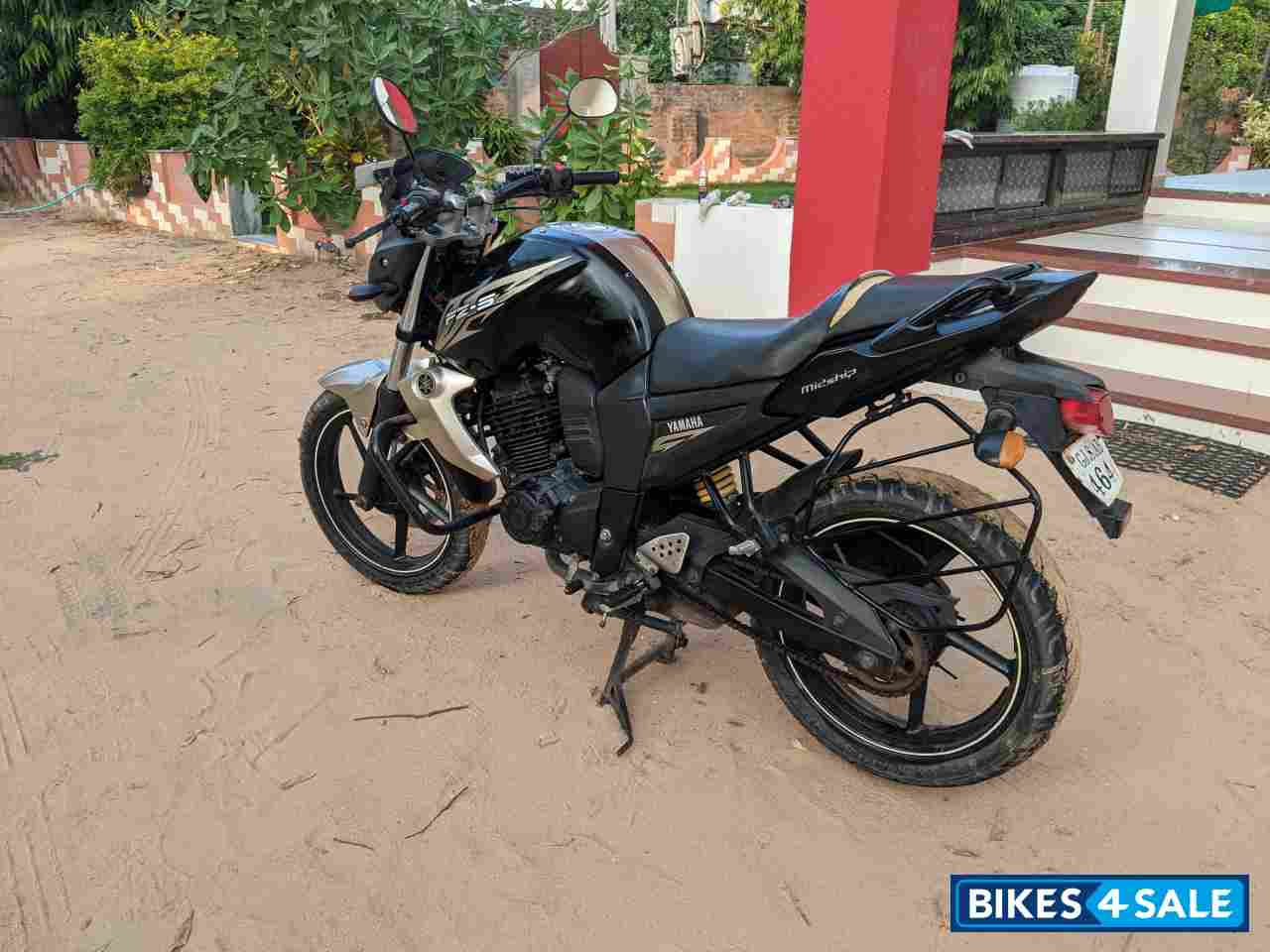 Black/golden Yamaha FZ-S