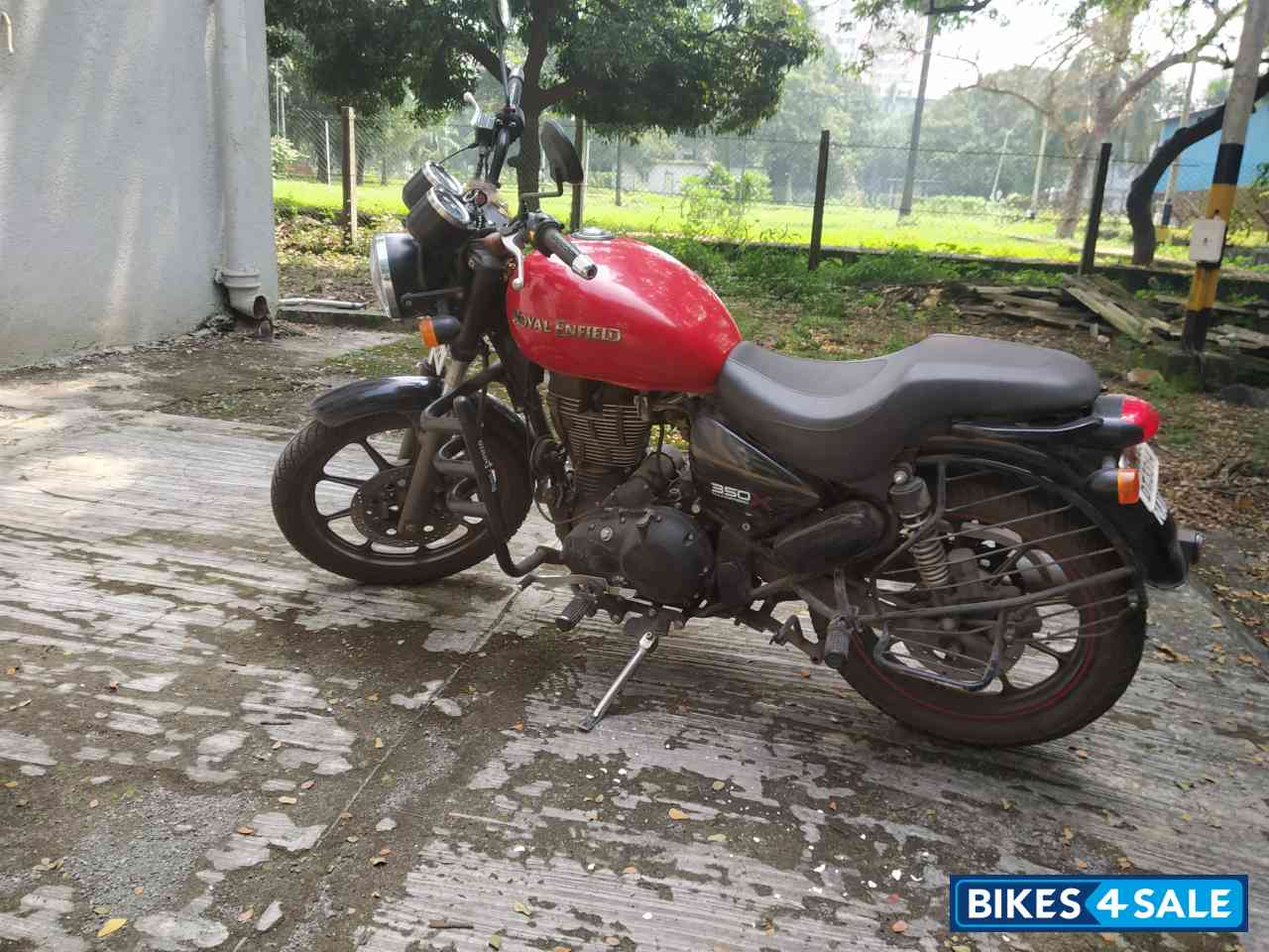Red Royal Enfield Thunderbird X 350
