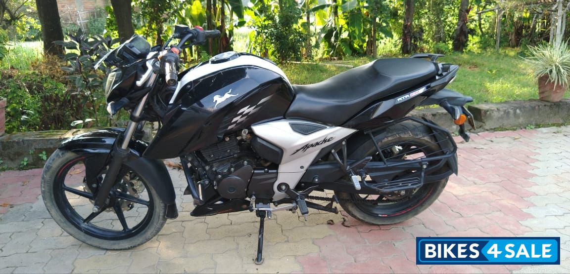 Black TVS Apache RTR 160 4V