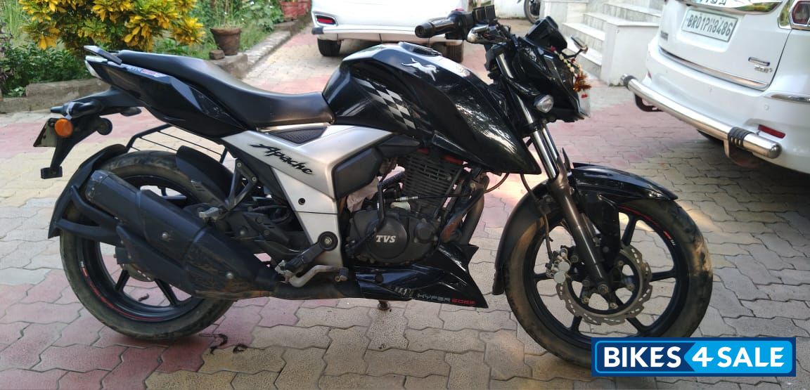 Black TVS Apache RTR 160 4V