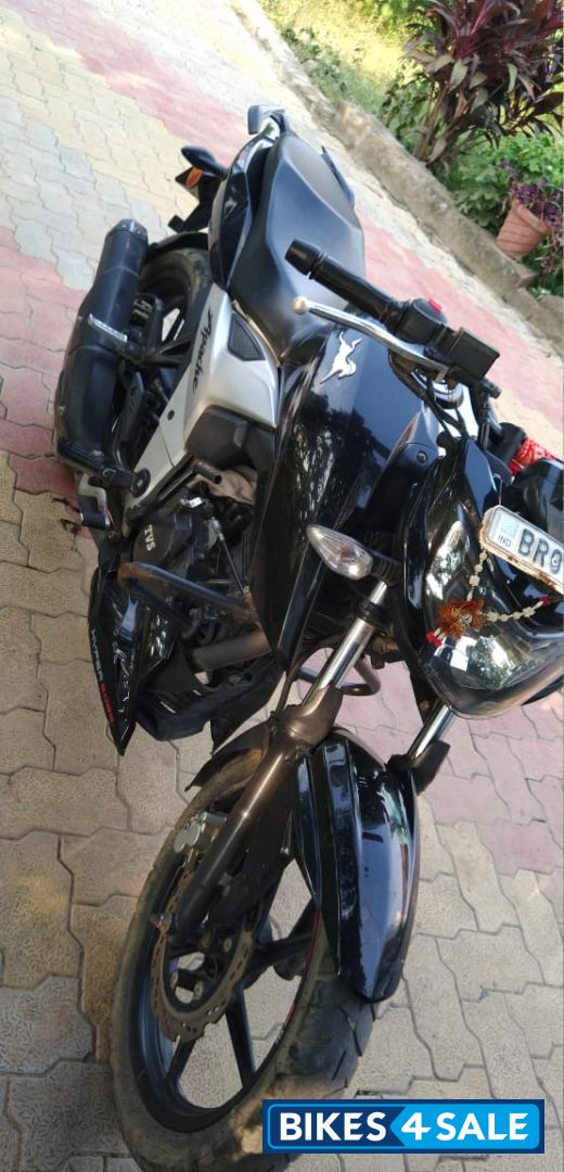 Black TVS Apache RTR 160 4V