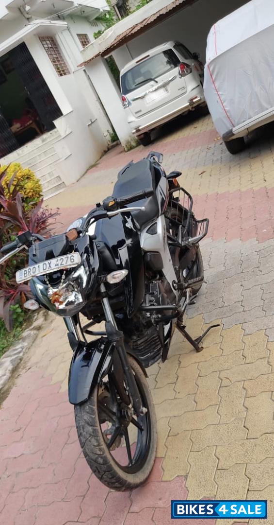 Black TVS Apache RTR 160 4V