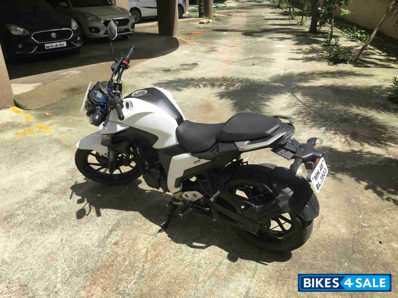 Bluish White Yamaha FZ25