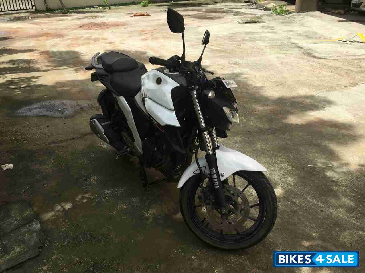 Bluish White Yamaha FZ25