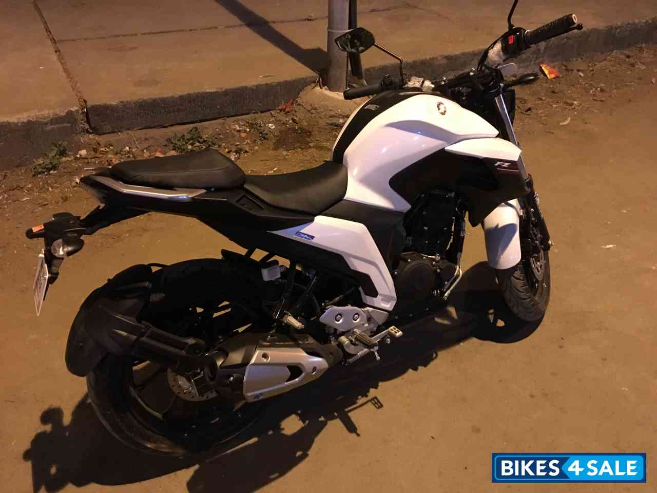 Bluish White Yamaha FZ25