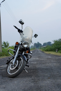 Black Bajaj Avenger Cruise 220