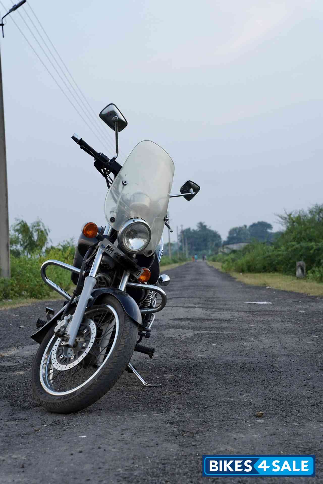 Black Bajaj Avenger Cruise 220