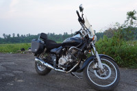 Black Bajaj Avenger Cruise 220