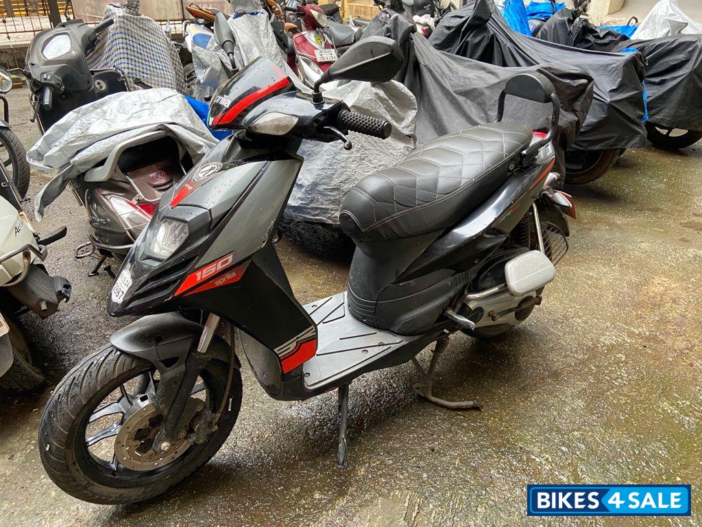 Black Aprilia SR 150