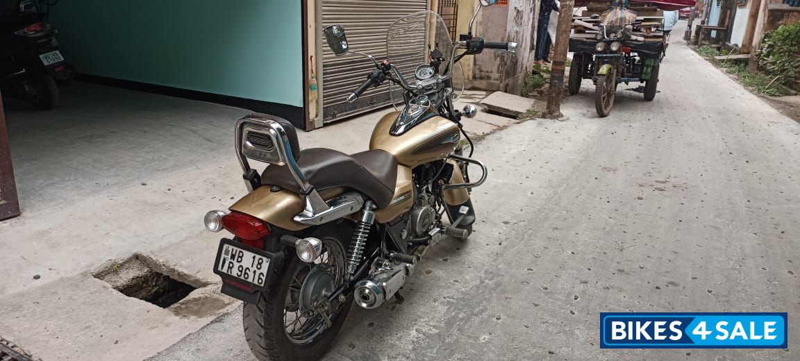 Golden Beige Met Bajaj Avenger Cruise 220