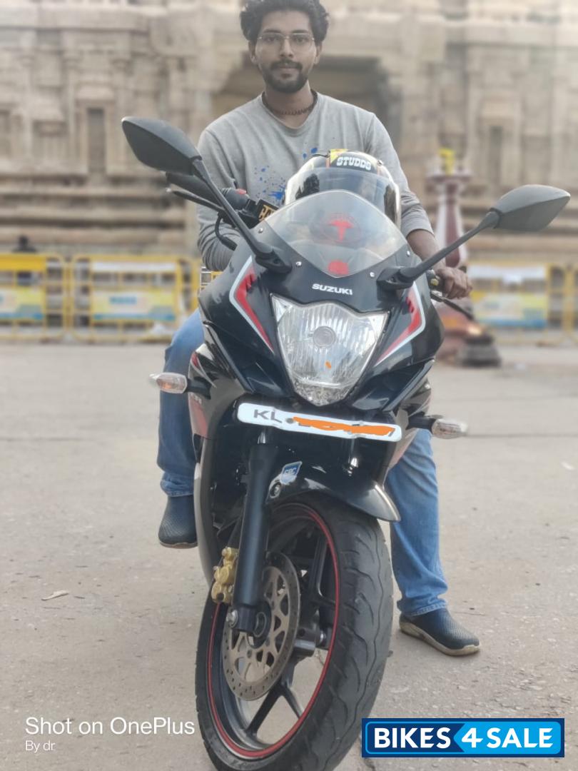 Black And Red Suzuki Gixxer SF