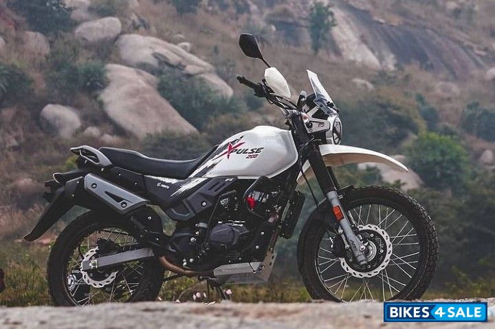 White Hero XPulse 200 BS6