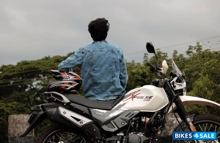 White Hero XPulse 200 BS6