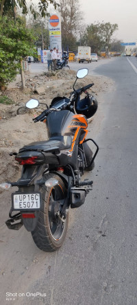 Black+orange Honda CB Hornet 160R