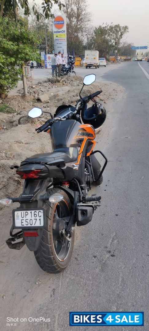 Black+orange Honda CB Hornet 160R