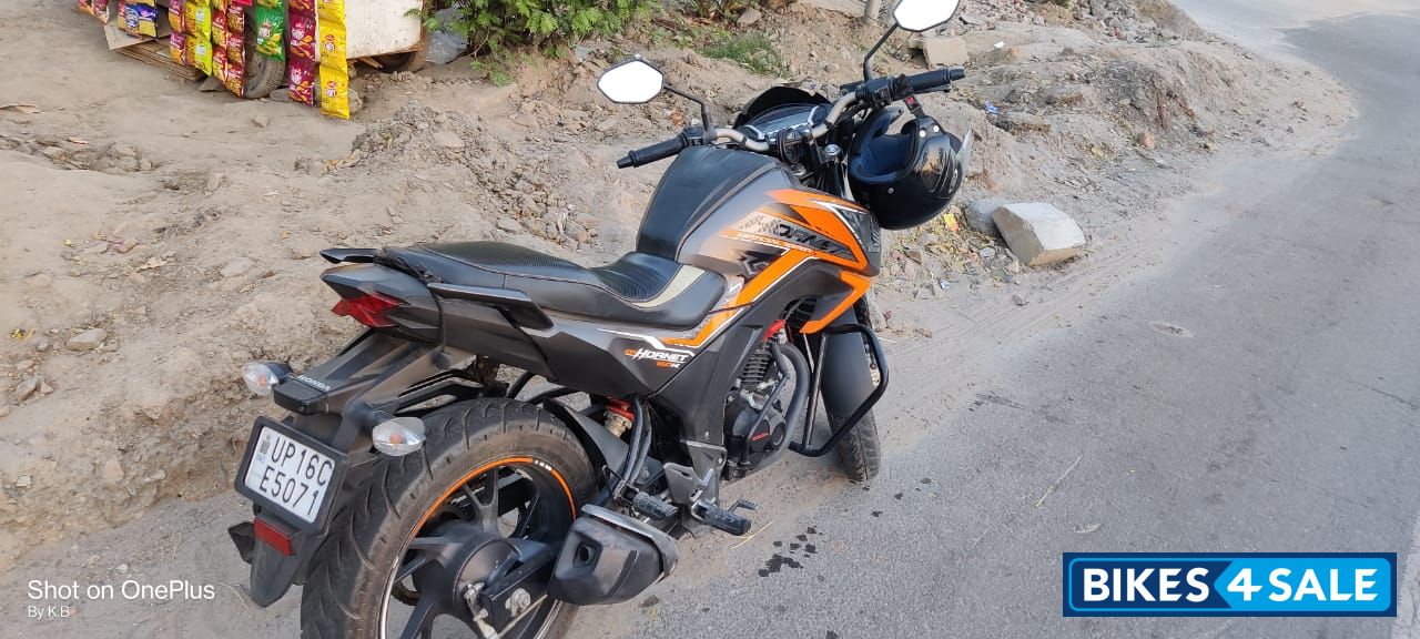 Black+orange Honda CB Hornet 160R