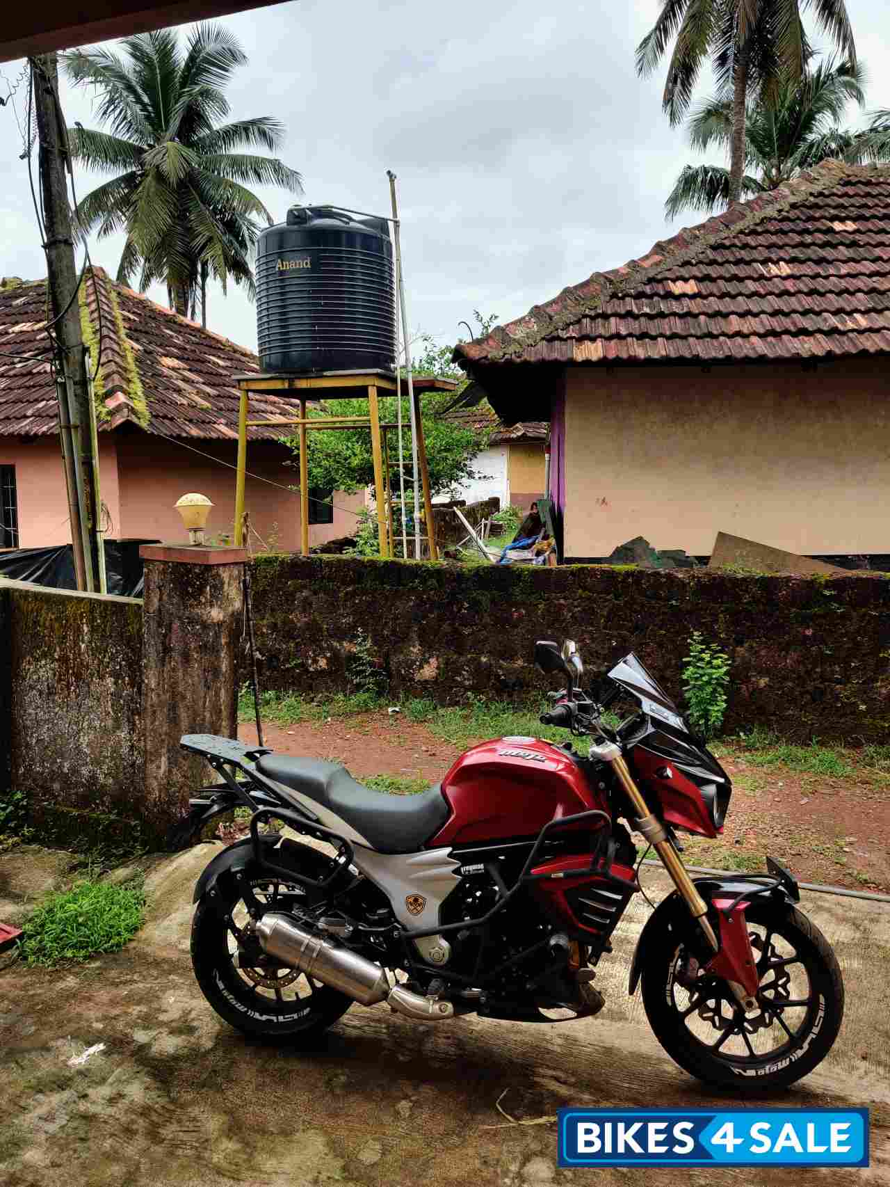 Mahindra Mojo XT 300