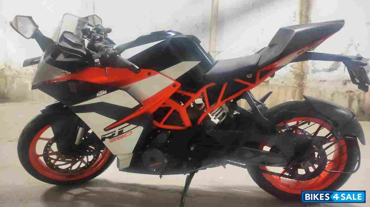 Orange Black KTM RC 390