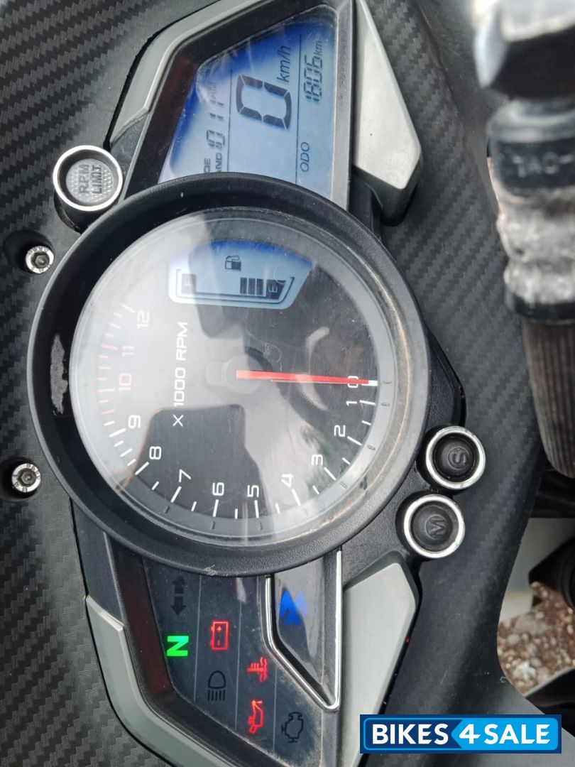 Red Bajaj Pulsar RS 200