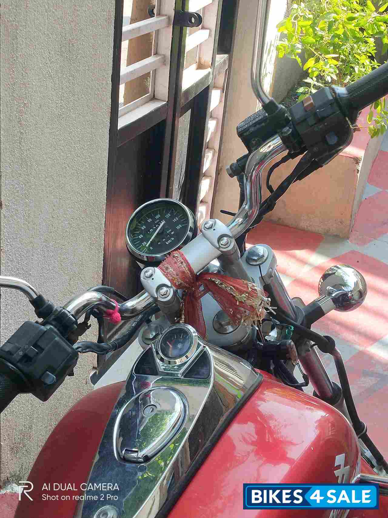 Red Bajaj Avenger 220 DTS-i