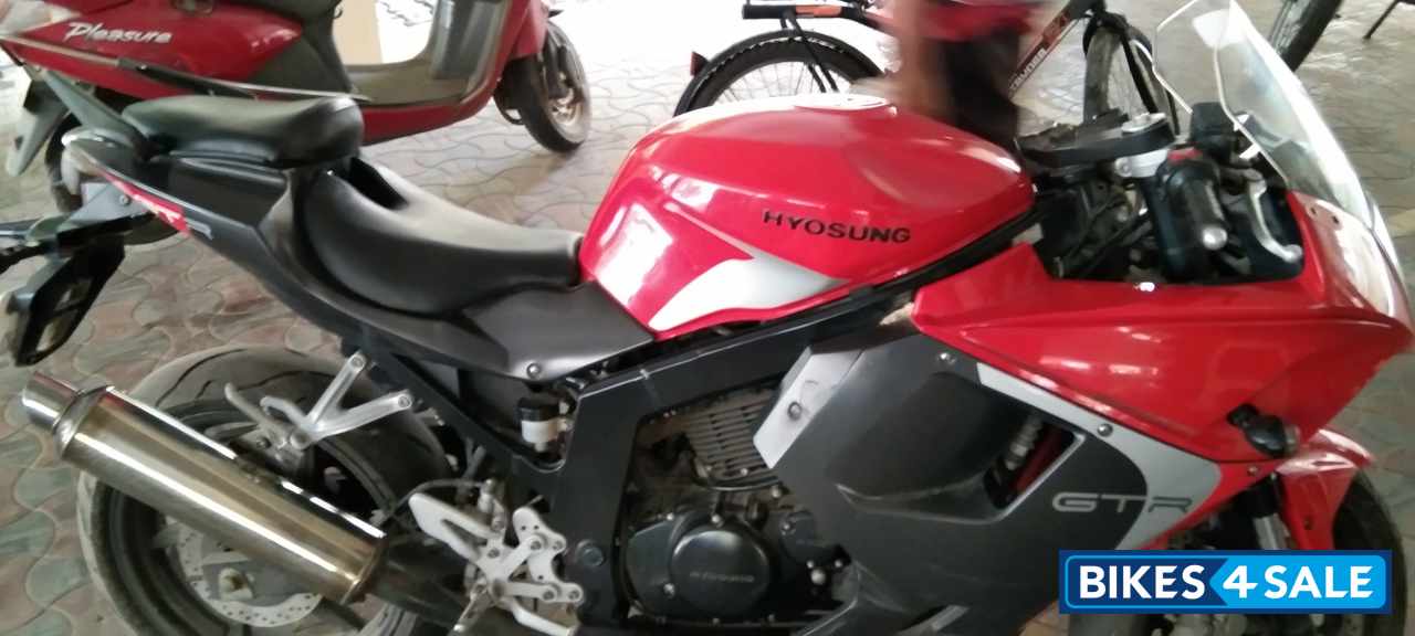 Hyosung GT250R