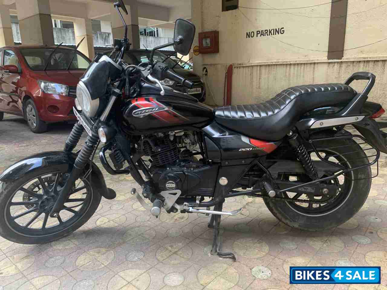 Black Matt Bajaj Avenger Street 220