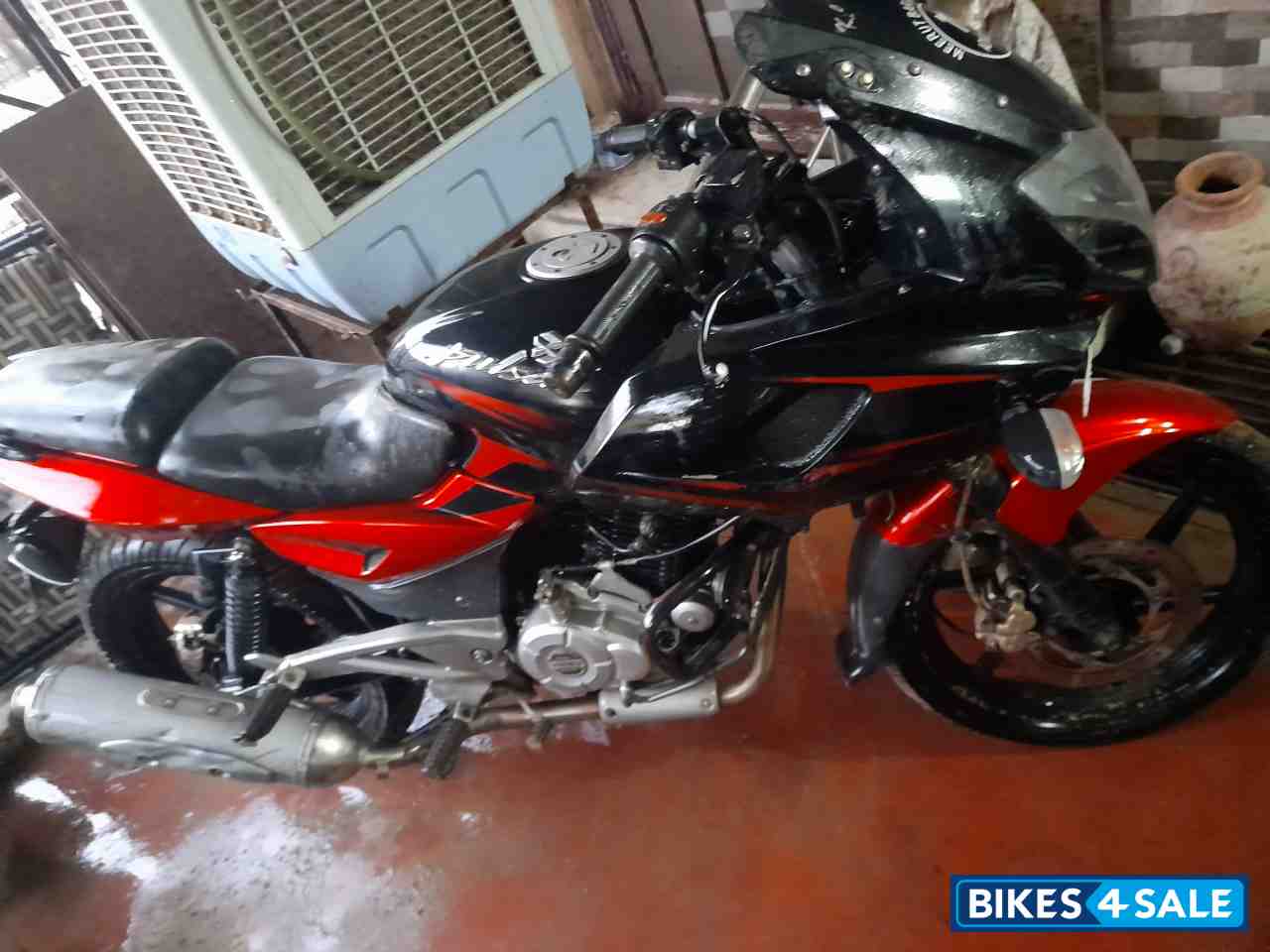 Bajaj Pulsar 220F