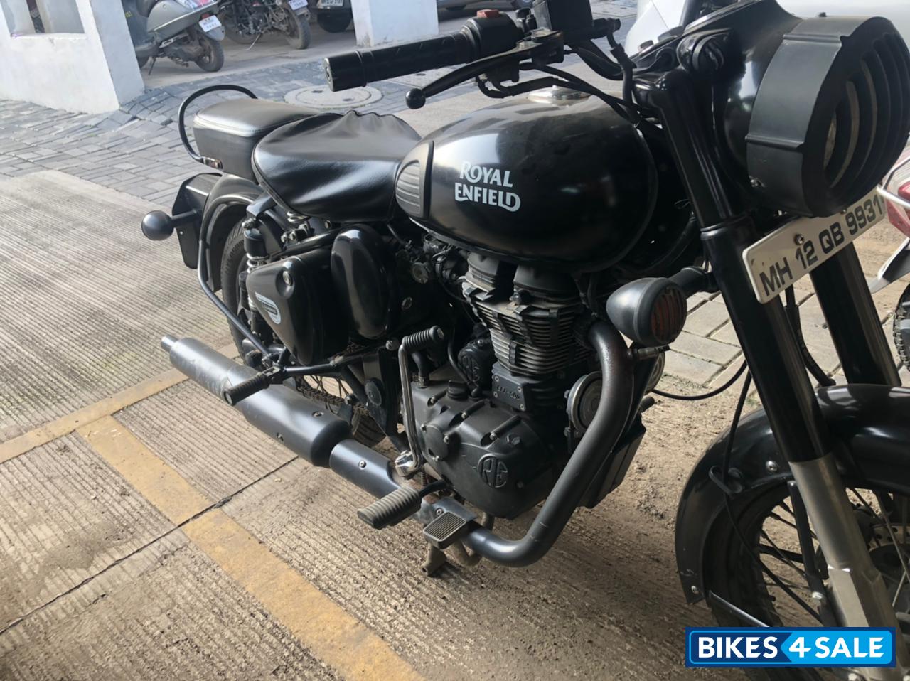 Royal Enfield Classic Stealth Black