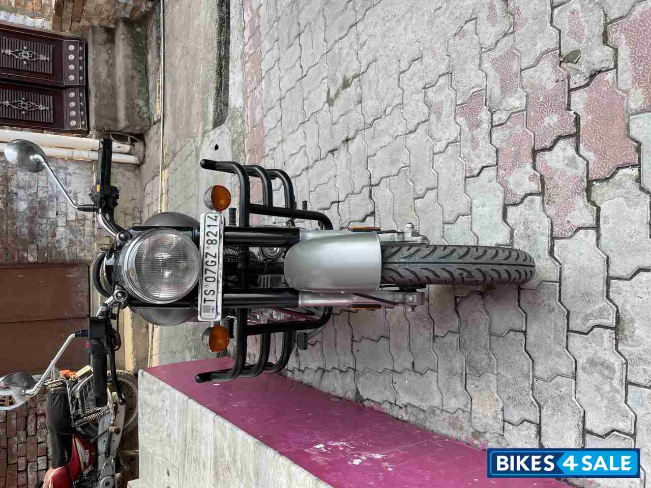 Gun Metal Grey Royal Enfield Classic Gunmetal Grey