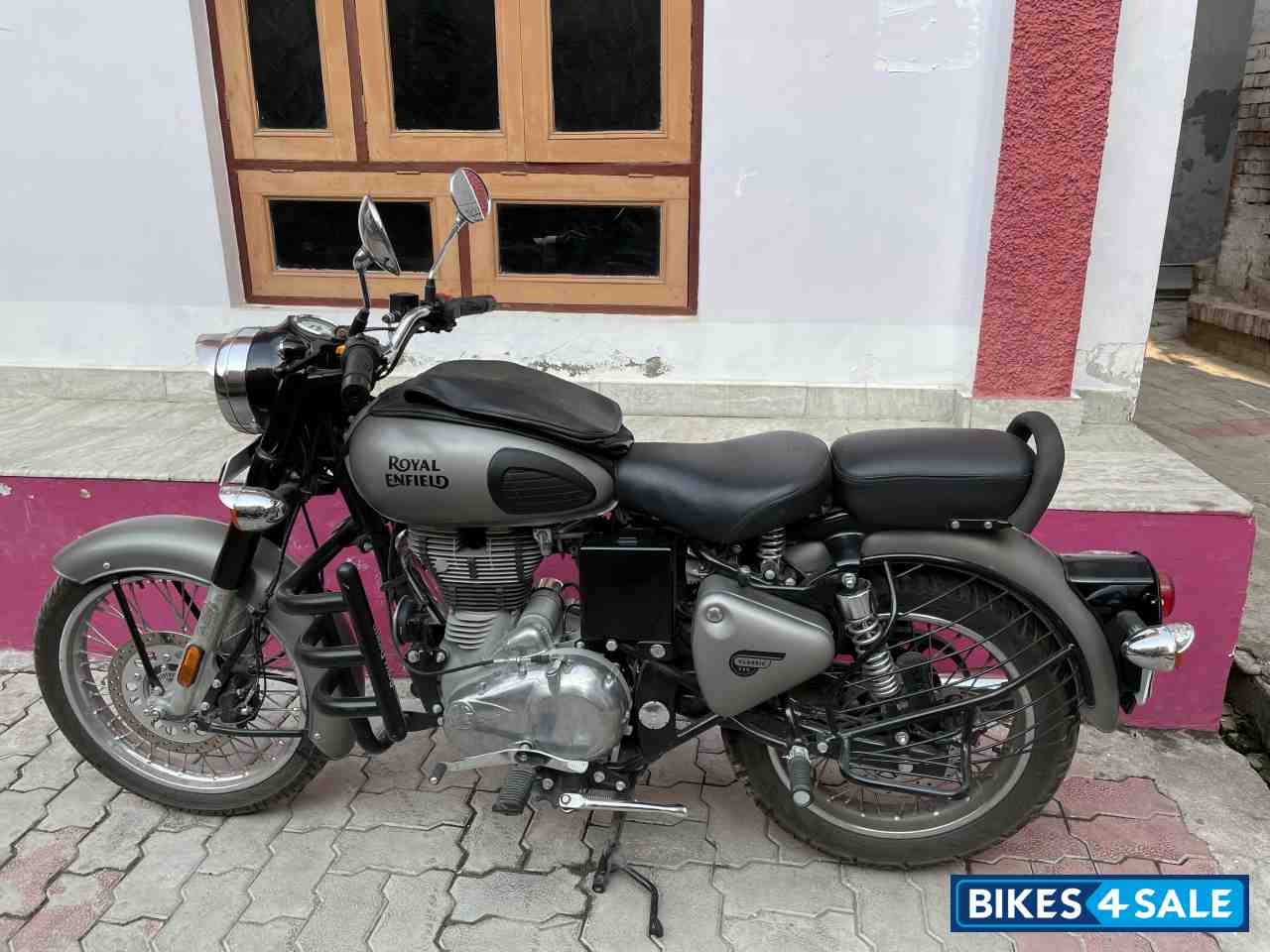 Gun Metal Grey Royal Enfield Classic Gunmetal Grey