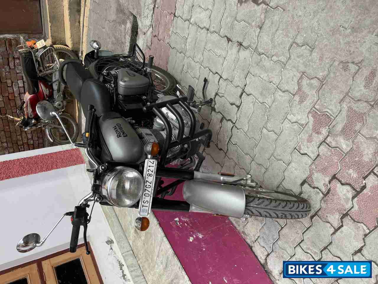 Gun Metal Grey Royal Enfield Classic Gunmetal Grey